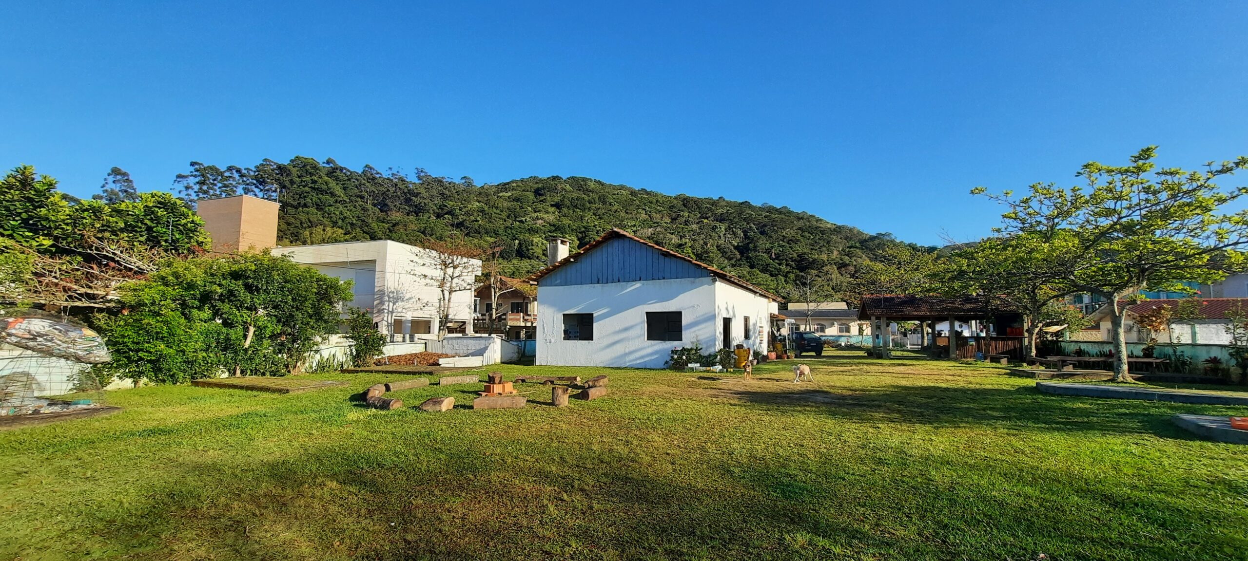 Casa de Salga. Parte Cultural do Município de Bombinhas, hoje é a Sede da Zimbros Ecotour