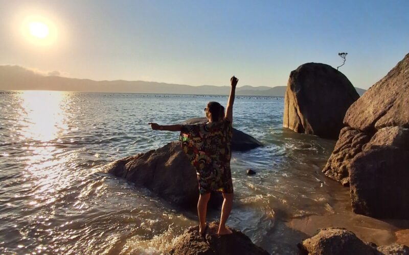 Domingo também é dia de Pôr do Sol, na Praia Aguada com Avistamento de Leões Marinhos