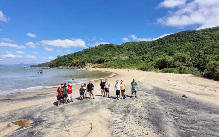 Tour Ecológico das 10 Praias Desertas com Cachoeira