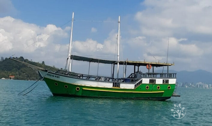 Passeio de Escuna: Ilha de Porto Belo × Bombinhas x Sepultura