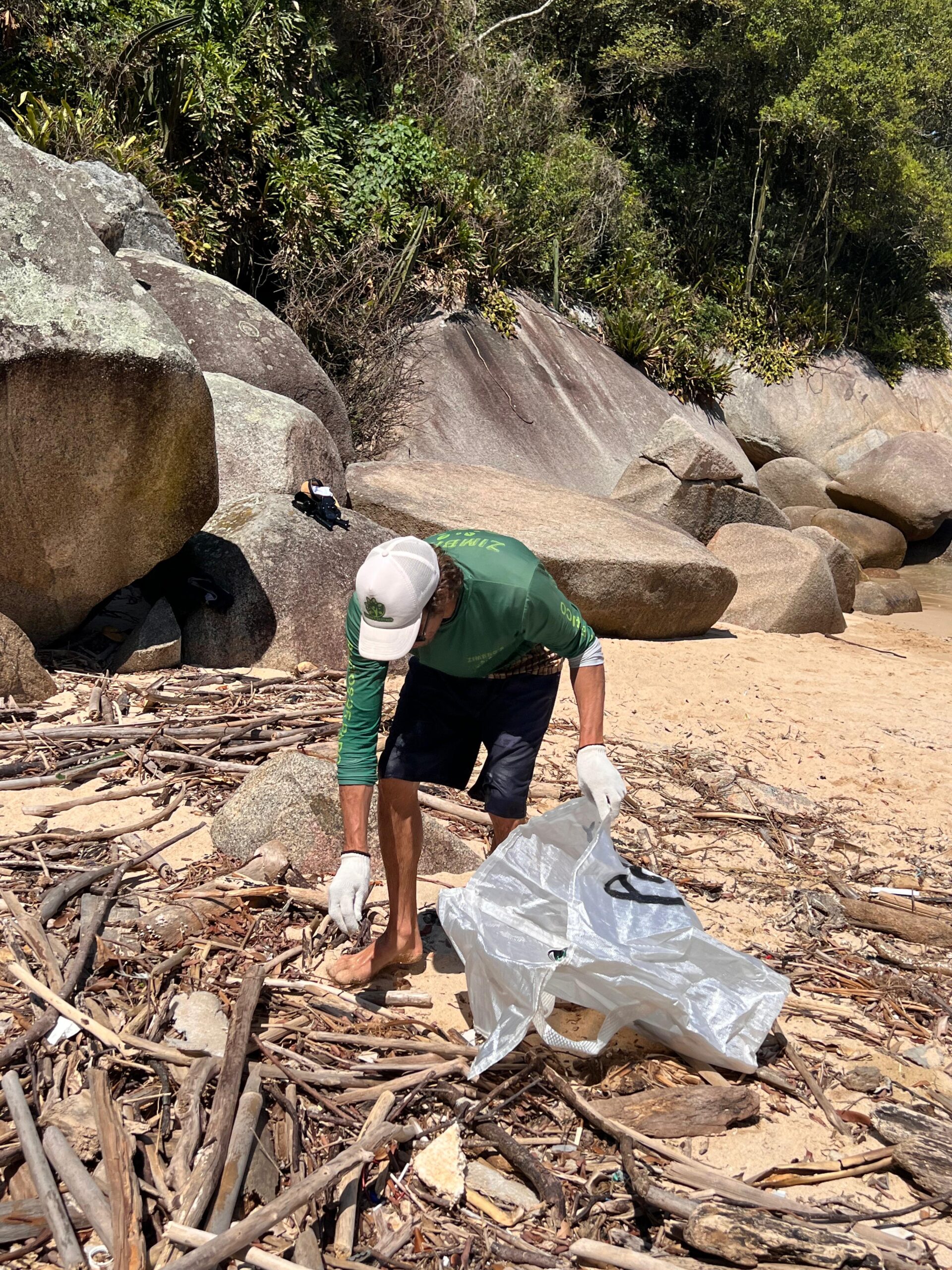 Dia Mundial de Limpeza de Praias e Rios: Um Chamado à Consciência Ambiental em Bombinhas