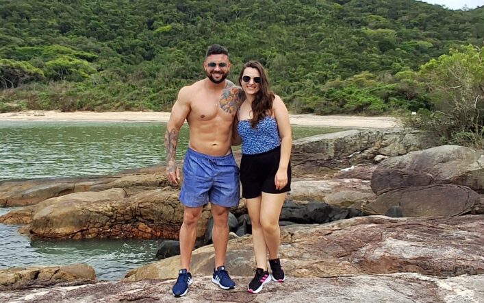 A História Geológica de Bombinhas e a Experiência Única do Tour “10 Praias Desertas + Trilha para a Cachoeira”