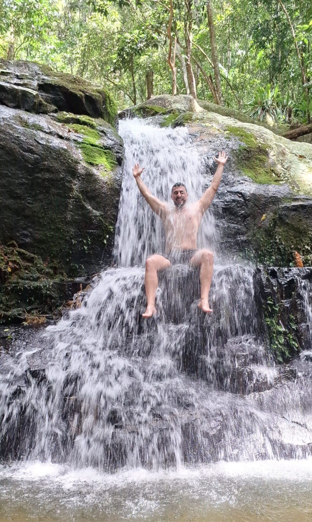 Tour das 10 Praias Desertas: Uma Experiência Completa de História, Natureza e Sustentabilidade com a Zimbros Ecotour